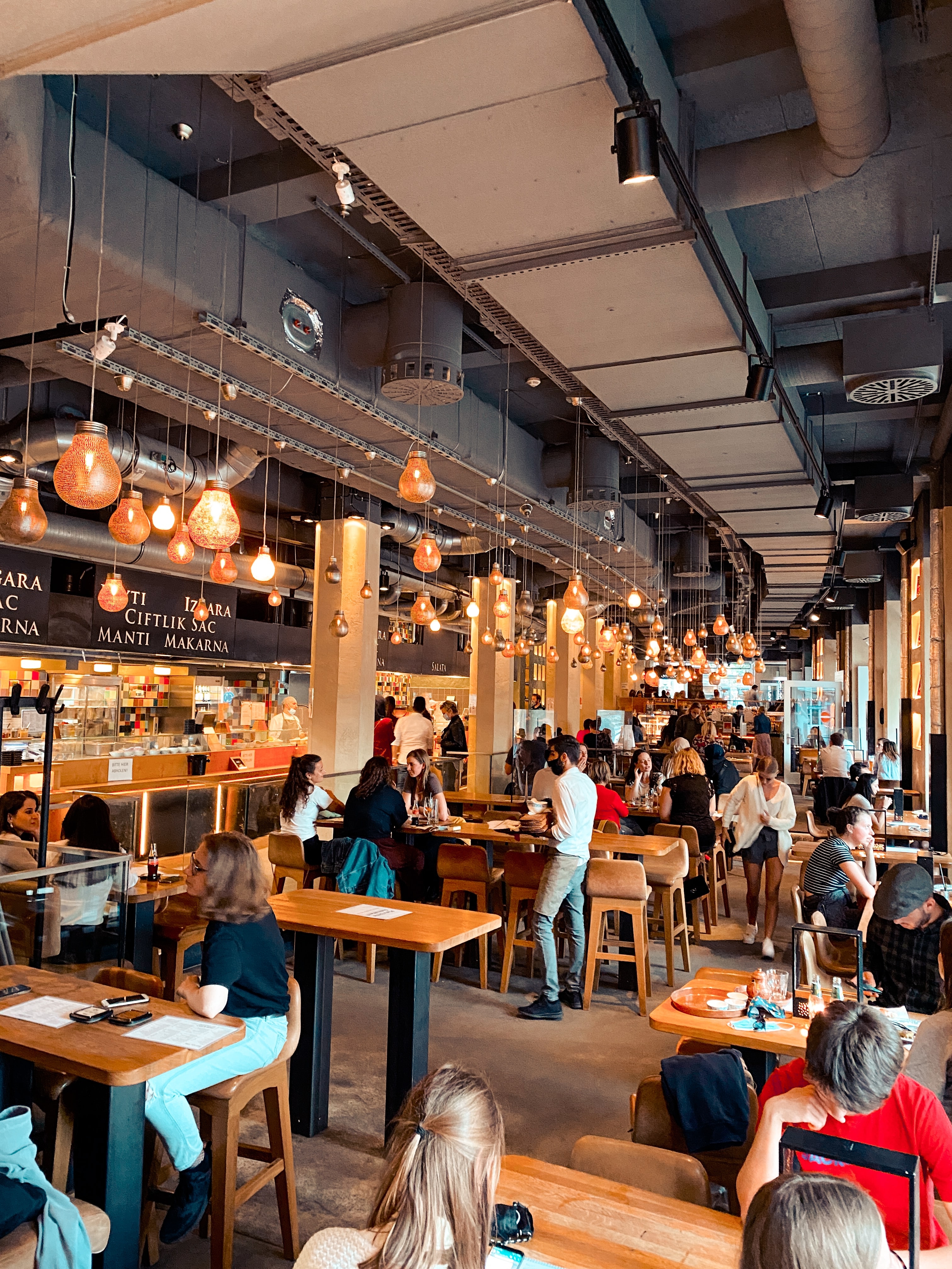 audio priority ducking for restaurant