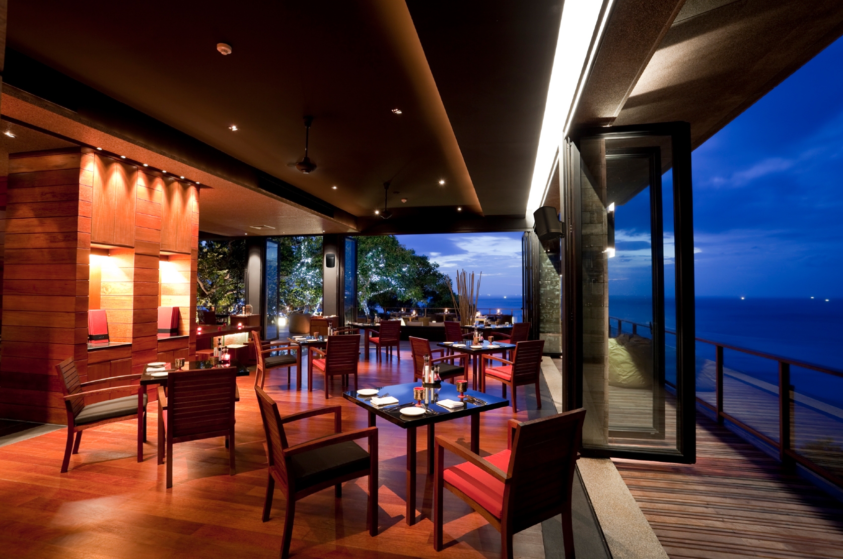 Wireless Restaurant Speakers Wireless sound system in a restaurant